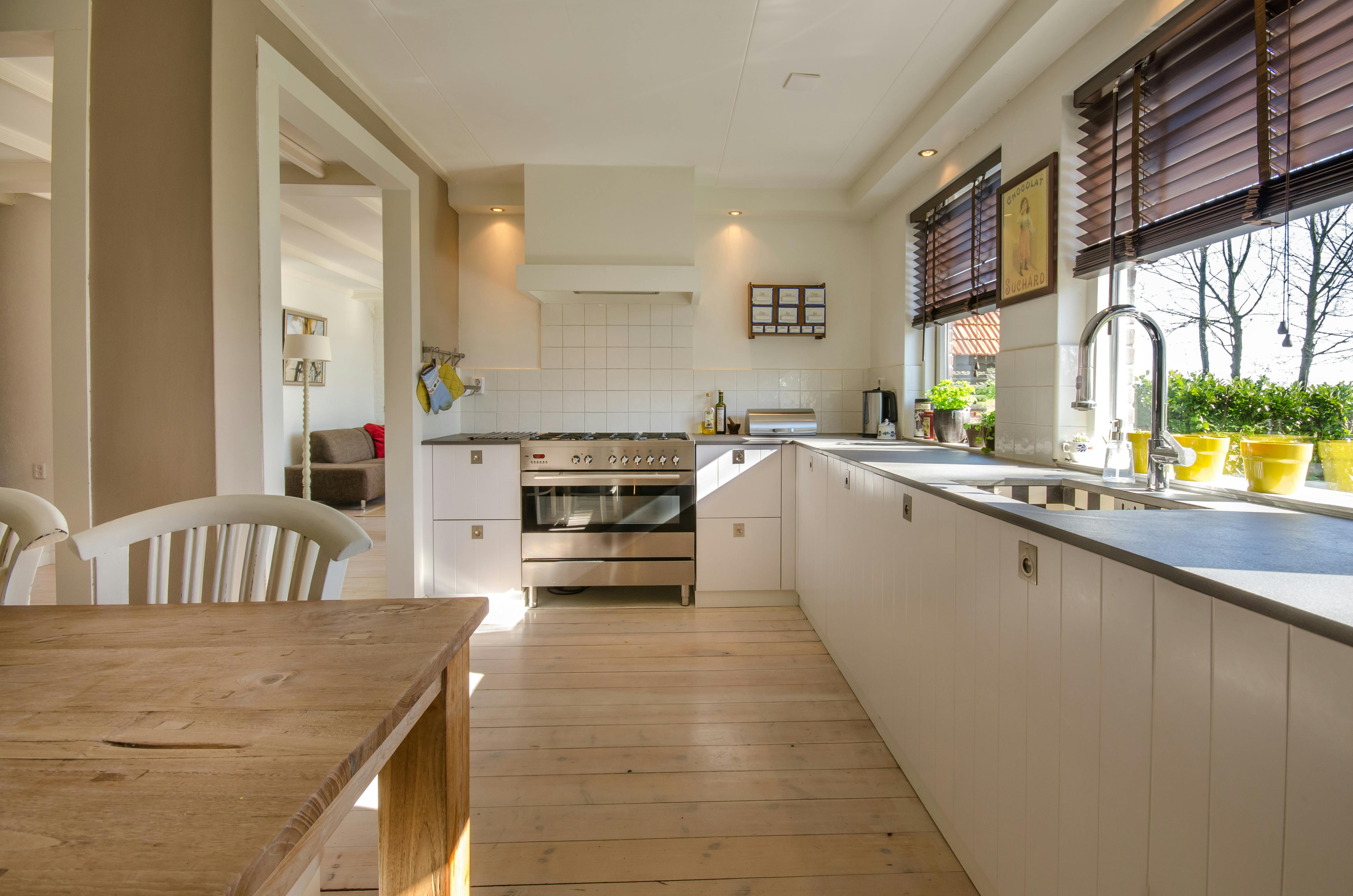 Full Kitchen Remodel vs. Cabinet Refacing – Which Is Right for You