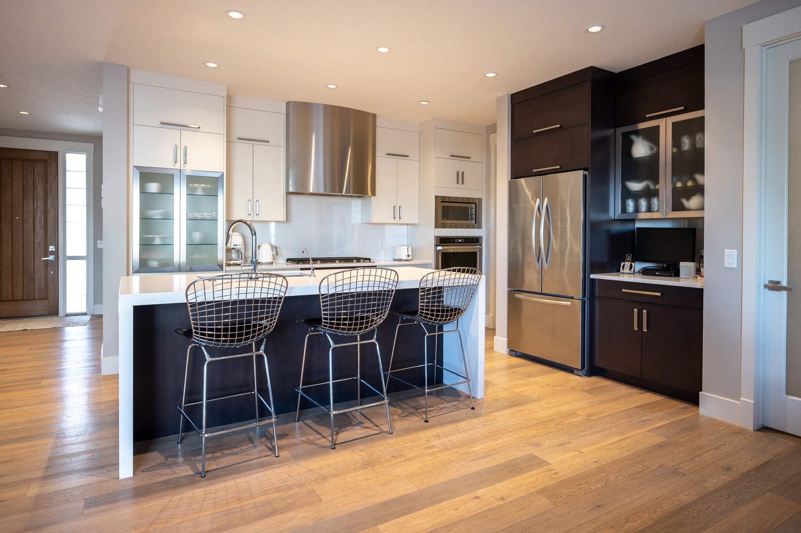 Why Homeowners Choose Custom Cabinets for Their Renovations
